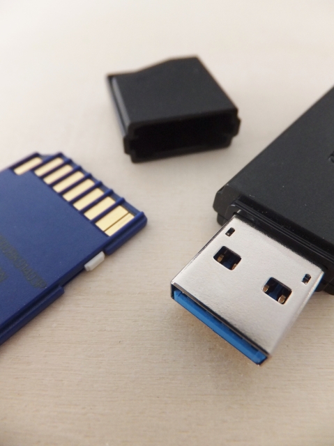 HDD USBメモリ SDカード SSD データ復旧