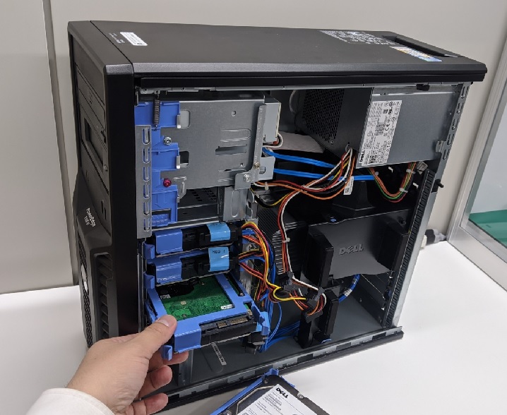 Dell デル 製sasサーバ Poweredge パワーエッジ T110からデータ復旧 物理障害 京都市左京区 大学法人様 Tvで紹介 データ復旧クイックマン 梅田大阪駅前店 心斎橋本店hdd Nas サーバ緊急対応ok 当日診断可