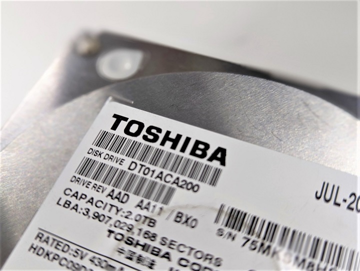 TOSHIBA製2TBハードディスクDT01ACA200によくあるデータ復旧事例（重度 ...
