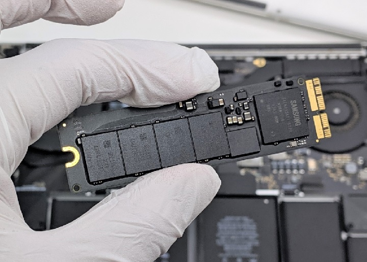 Filevault ファイル ヴォールト で暗号化された電源が入らないssd内蔵タイプmacbookpro A1398 からのデータ復旧 Tvで紹介 大阪緊急対応 データ復旧特急出張可 Nas Raid サーバー クイックマン 大阪市内出張特急対応 Filevault ファイル ヴォールト で暗号化された電源が入らないssd内蔵タイプmacbookpro A1398 からのデータ復旧 Tvで紹介 大阪緊急対応 データ復旧特急出張可 Nas Raid サーバー クイックマン 大阪市内出張特急対応